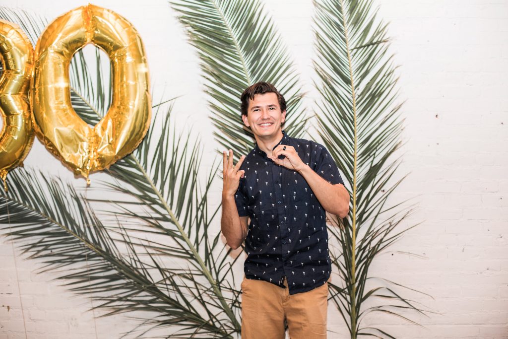 tropical theme 30th birthday chic party ideas modern outfit 