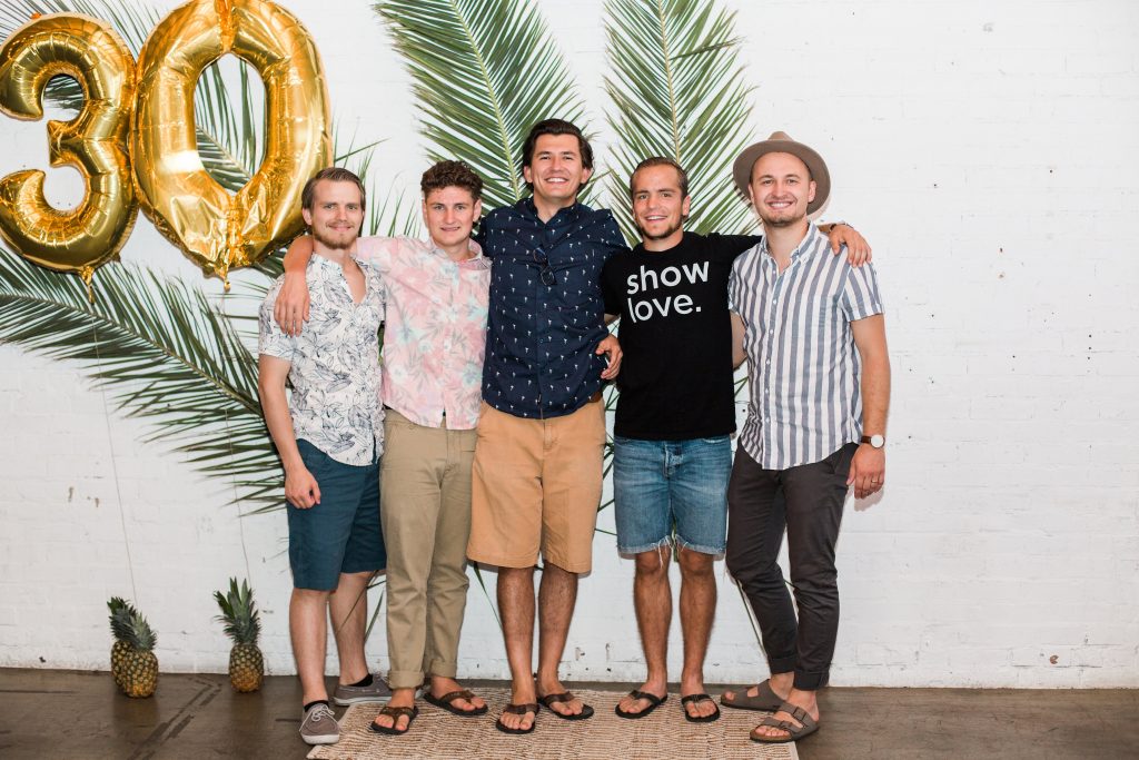 tropical theme 30th birthday chic party ideas modern outfit 