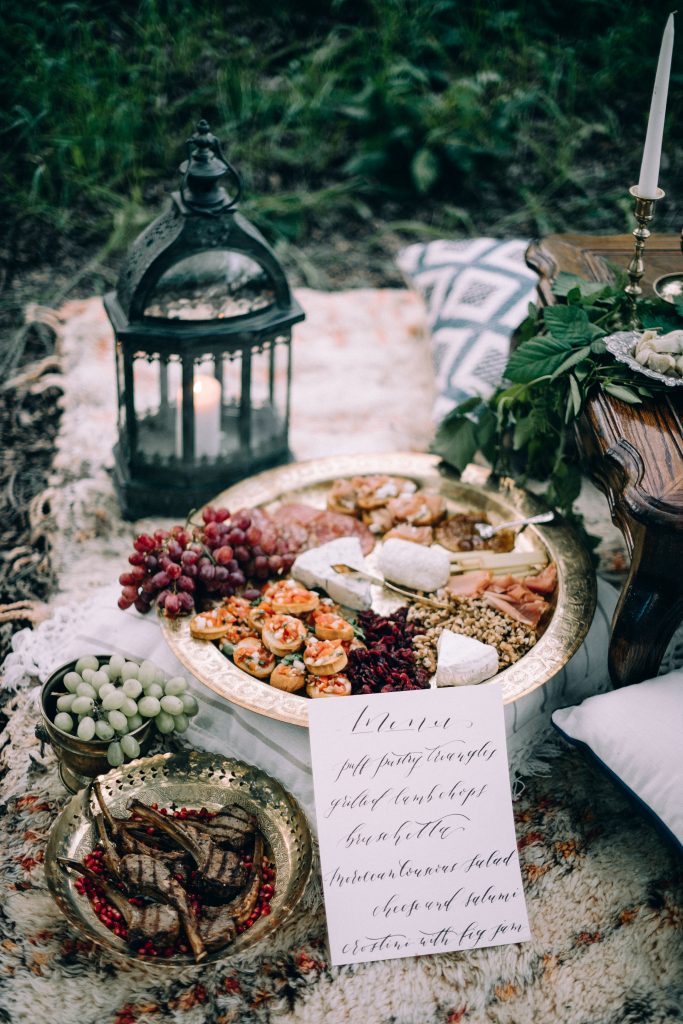 ceremony bohemian wedding boho dress style table decor ideas backdrop boho rugs