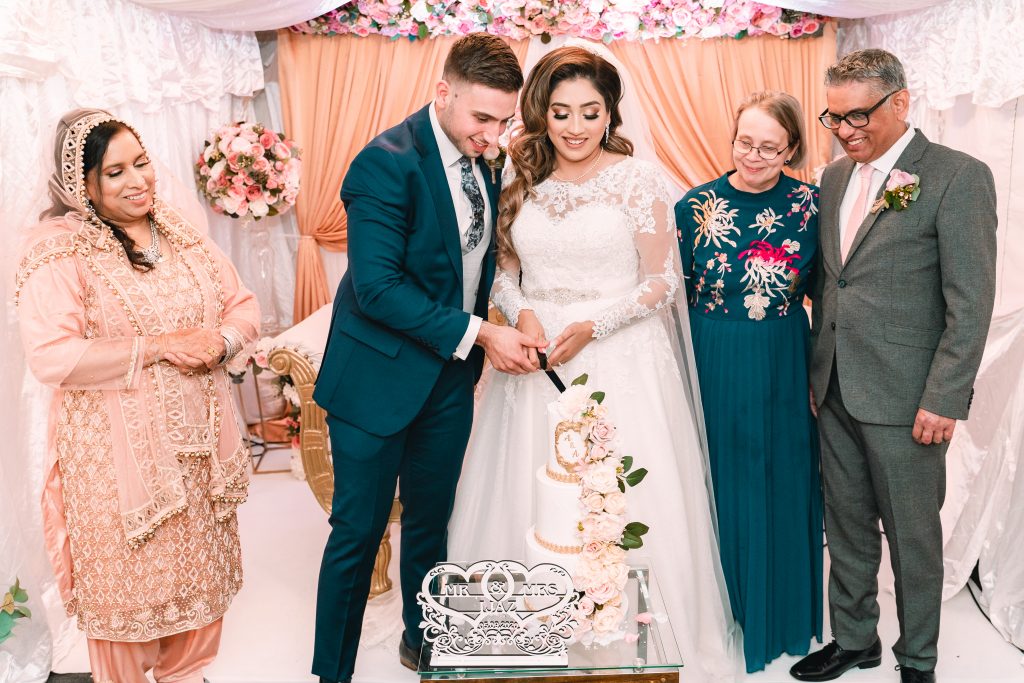 nikkah wedding cutting cake