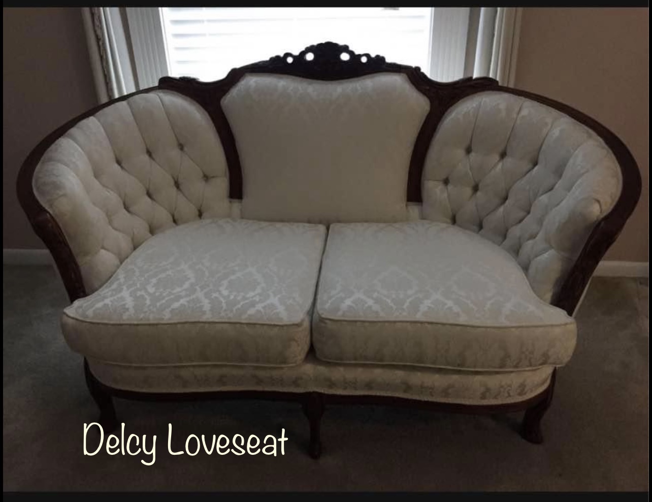 DELCY LOVESEAT