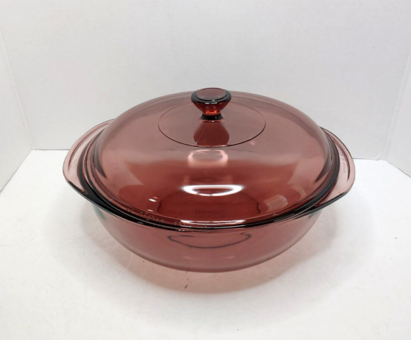 PyrexCranberryRoundBowlLid01-9in